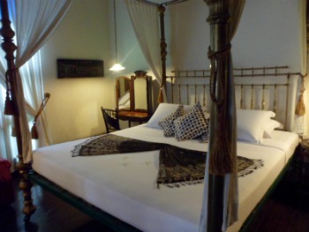 Bed in Raden Saleh room Hotel Tugu Malang